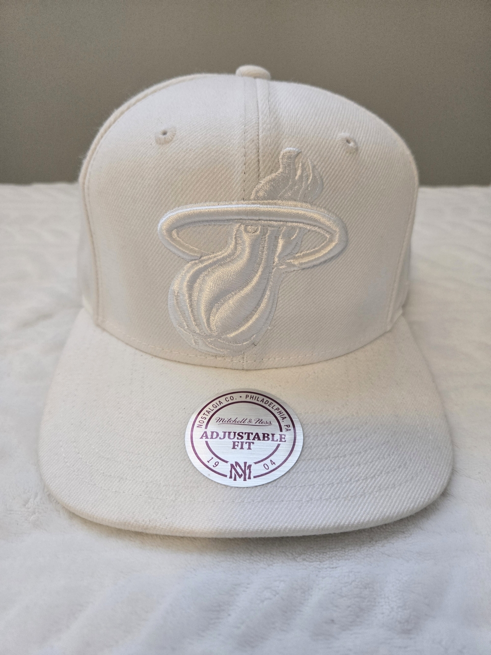 NEW ERA MIAMI HEAT White Embroidered 9FIFTY SNAPBACK Hat